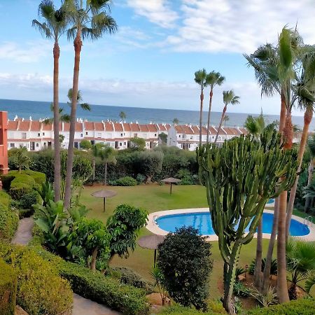 Appartement Met Zeezicht En Vlakbij Het Strand Манилва Экстерьер фото