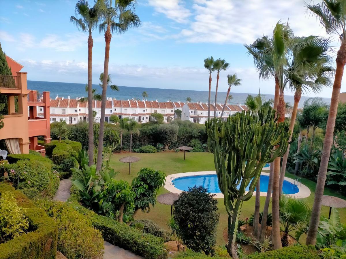 Appartement Met Zeezicht En Vlakbij Het Strand Манилва Экстерьер фото