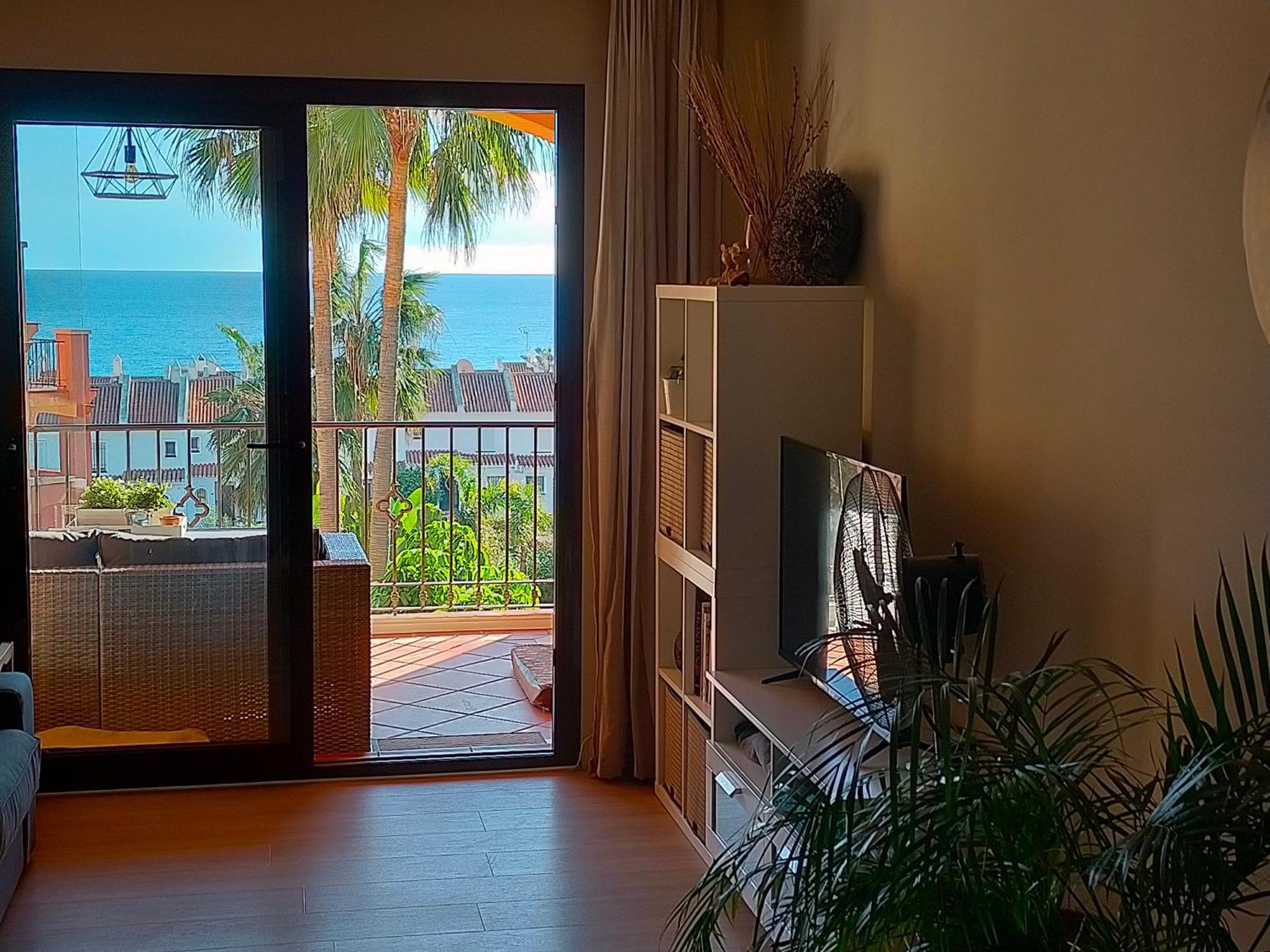 Appartement Met Zeezicht En Vlakbij Het Strand Манилва Экстерьер фото