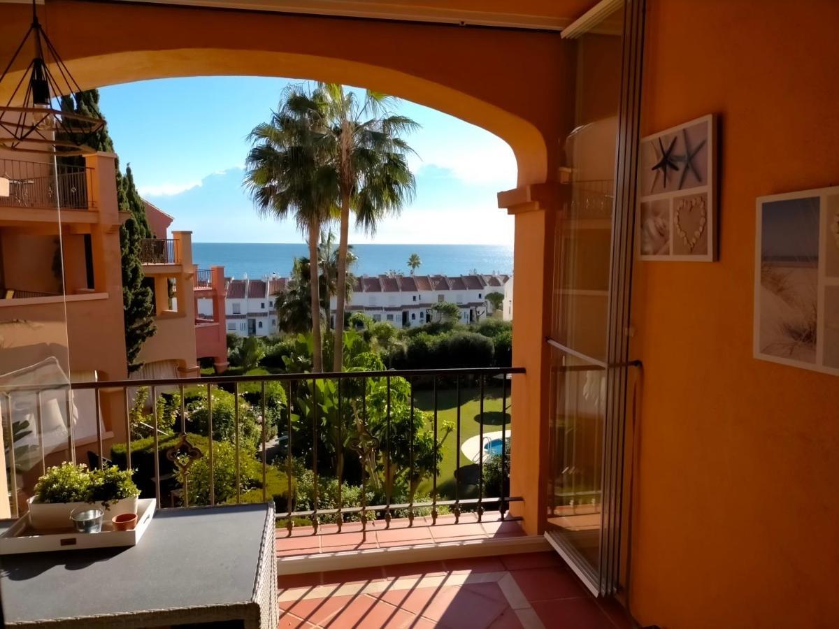 Appartement Met Zeezicht En Vlakbij Het Strand Манилва Экстерьер фото