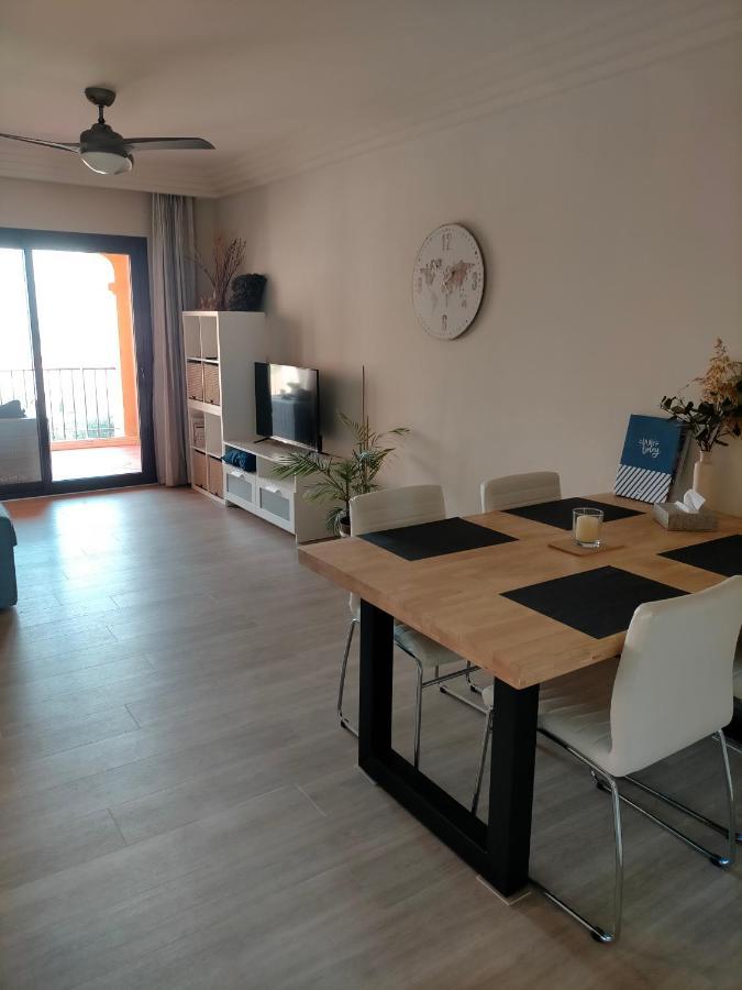 Appartement Met Zeezicht En Vlakbij Het Strand Манилва Экстерьер фото