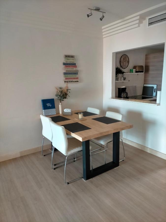 Appartement Met Zeezicht En Vlakbij Het Strand Манилва Экстерьер фото