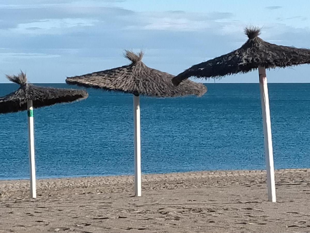 Appartement Met Zeezicht En Vlakbij Het Strand Манилва Экстерьер фото
