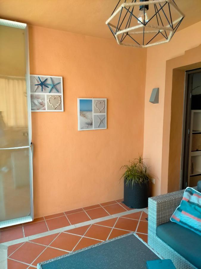 Appartement Met Zeezicht En Vlakbij Het Strand Манилва Экстерьер фото