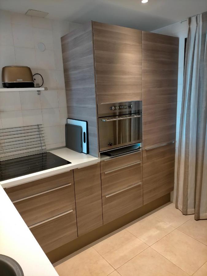 Appartement Met Zeezicht En Vlakbij Het Strand Манилва Экстерьер фото