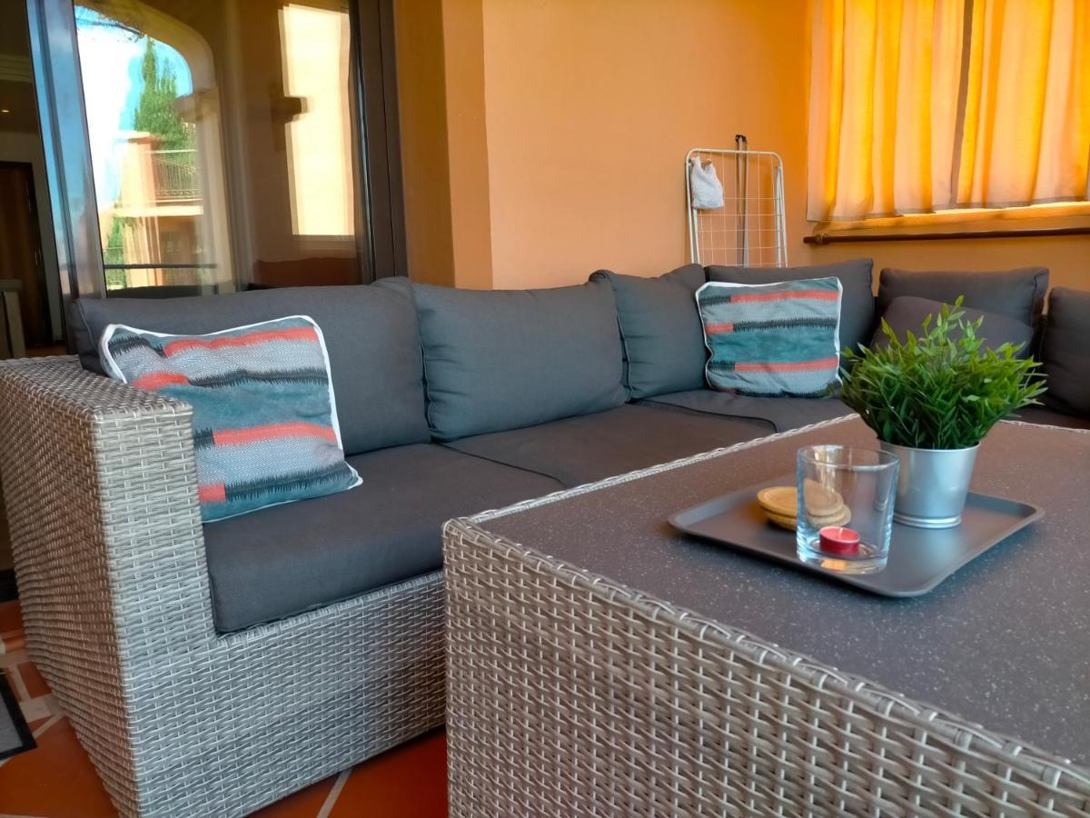 Appartement Met Zeezicht En Vlakbij Het Strand Манилва Экстерьер фото