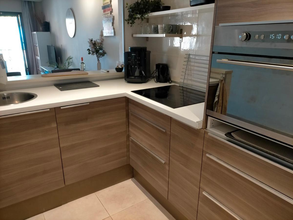 Appartement Met Zeezicht En Vlakbij Het Strand Манилва Экстерьер фото